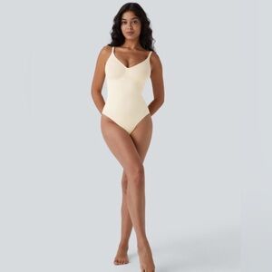 NWT Halara OneForm Seamless Flow Tummy Control Sculpting Shapewear Bodysuit. Lg